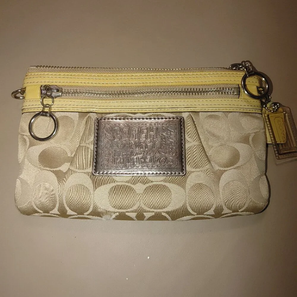 Coach Signature Logo Poppy Beige Yellow Crossbody Wristlet Purse Convertible - Picture 3 of 12